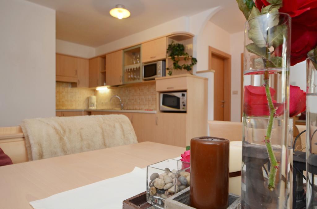 Mason La Zondra Aparthotel Vigo di Fassa Ruang foto