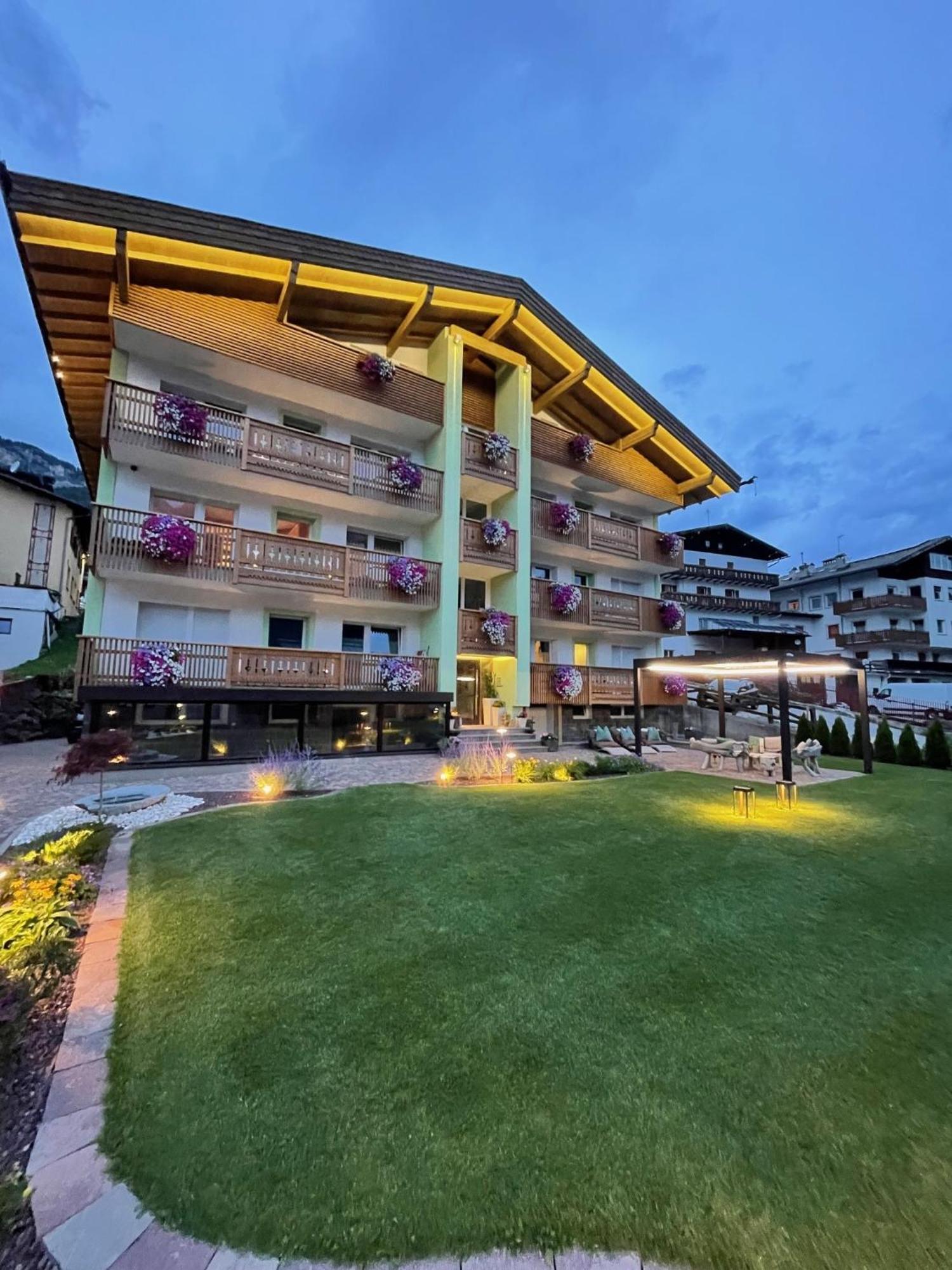 Mason La Zondra Aparthotel Vigo di Fassa Bagian luar foto