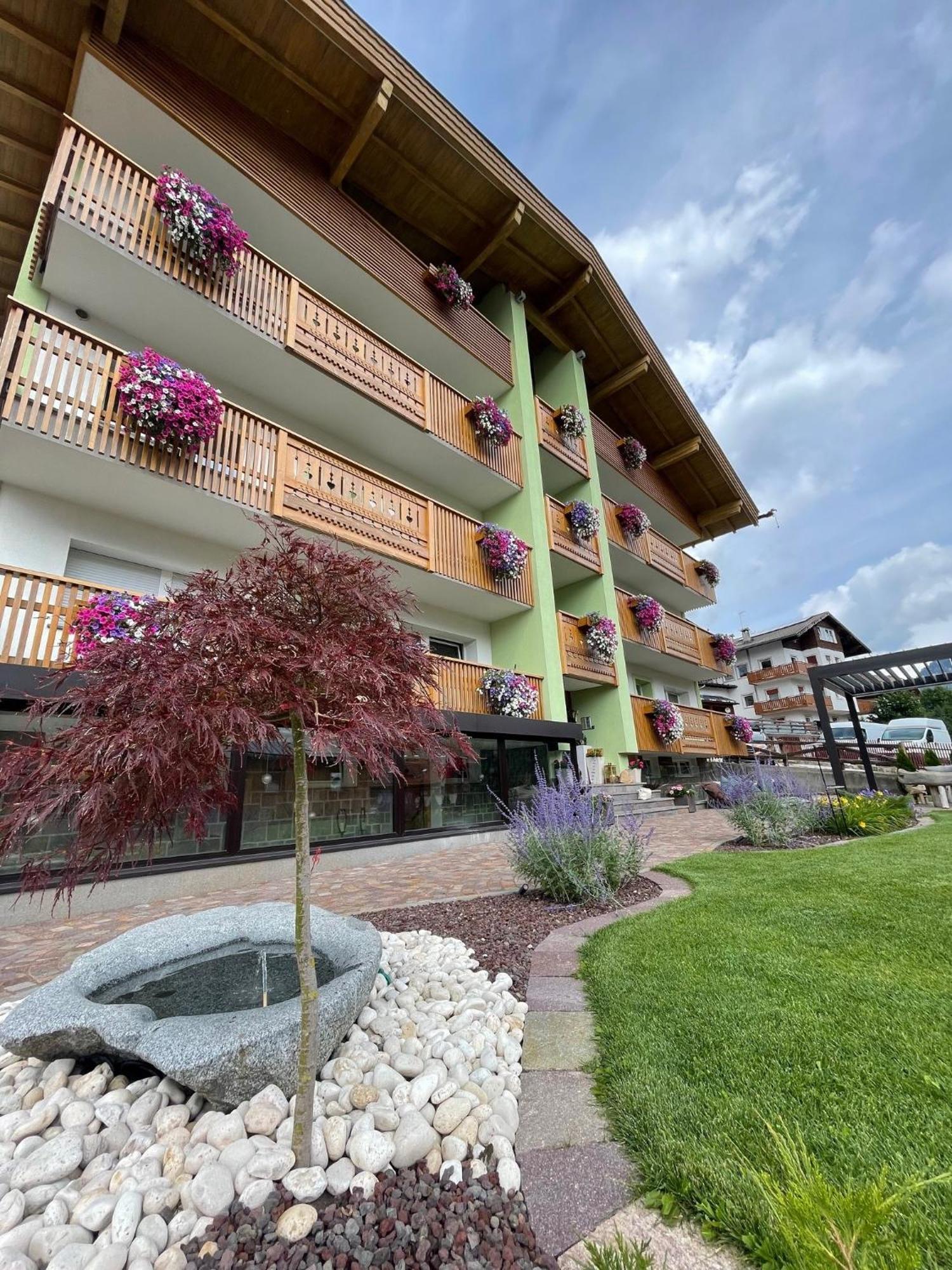 Mason La Zondra Aparthotel Vigo di Fassa Bagian luar foto