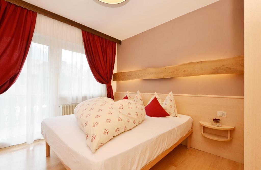 Mason La Zondra Aparthotel Vigo di Fassa Ruang foto