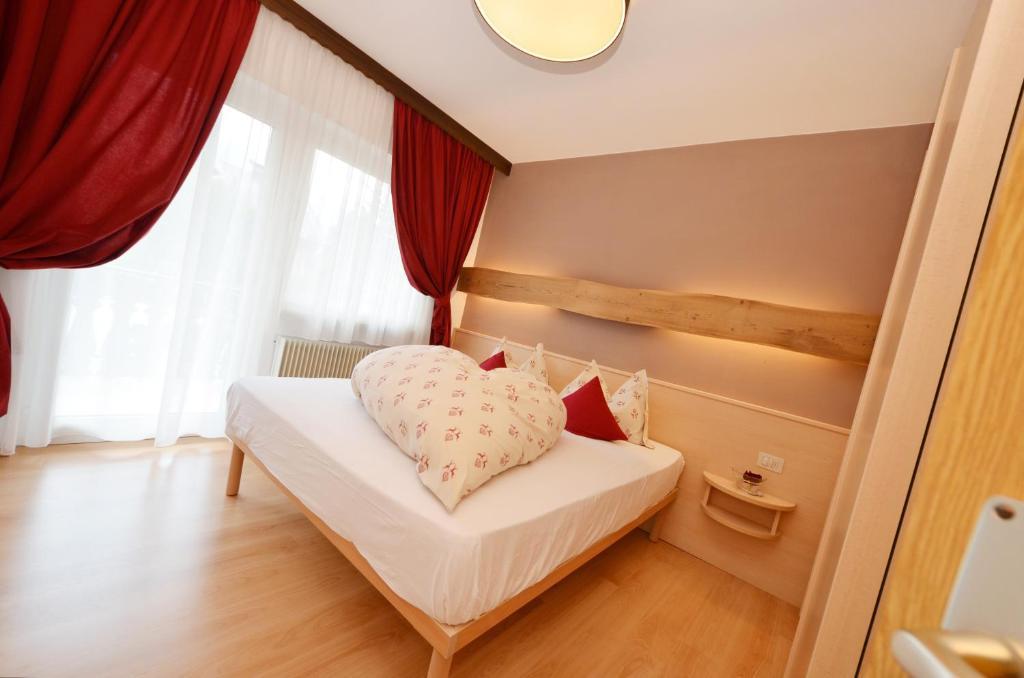 Mason La Zondra Aparthotel Vigo di Fassa Ruang foto