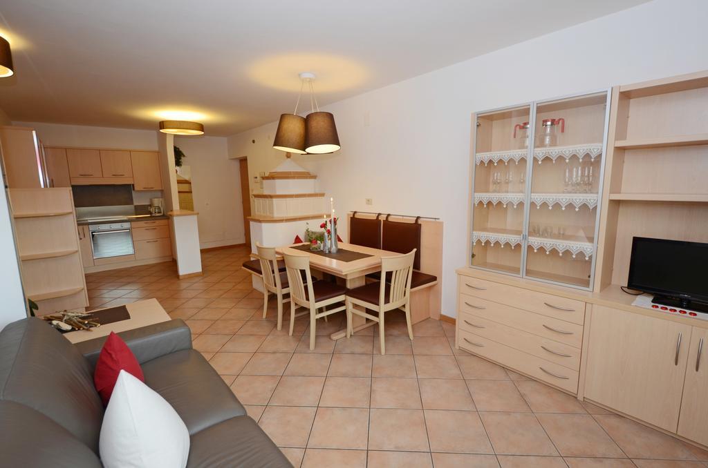 Mason La Zondra Aparthotel Vigo di Fassa Ruang foto
