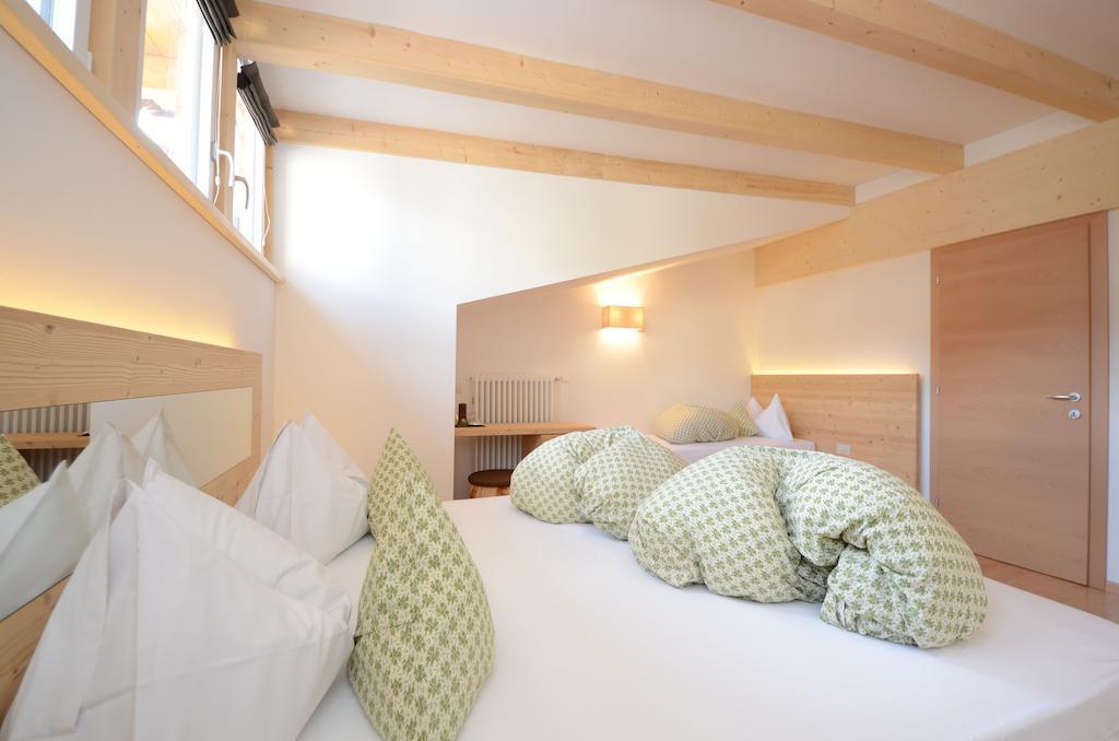 Mason La Zondra Aparthotel Vigo di Fassa Ruang foto