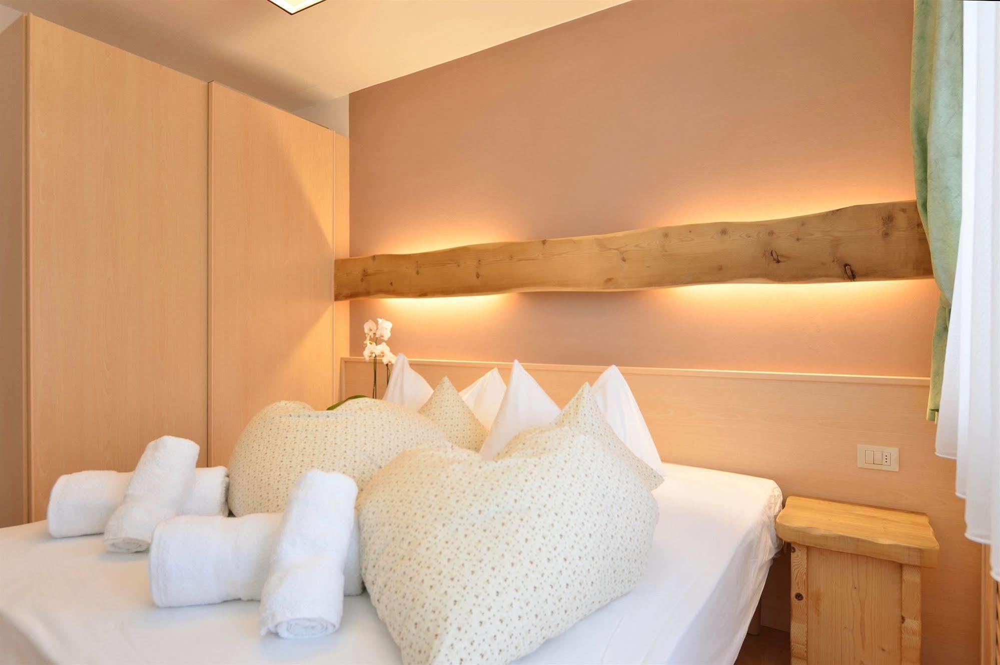 Mason La Zondra Aparthotel Vigo di Fassa Bagian luar foto
