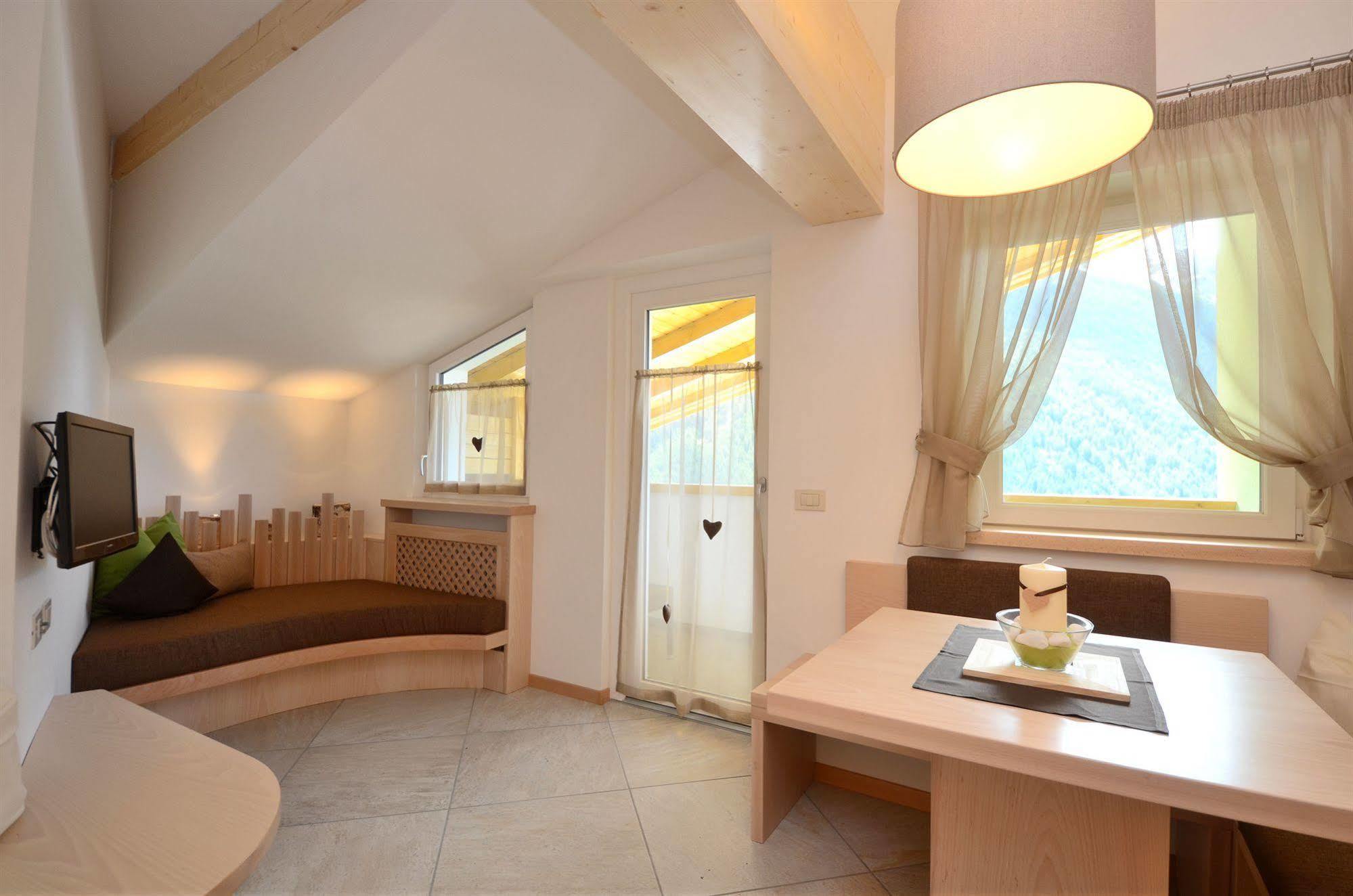 Mason La Zondra Aparthotel Vigo di Fassa Bagian luar foto