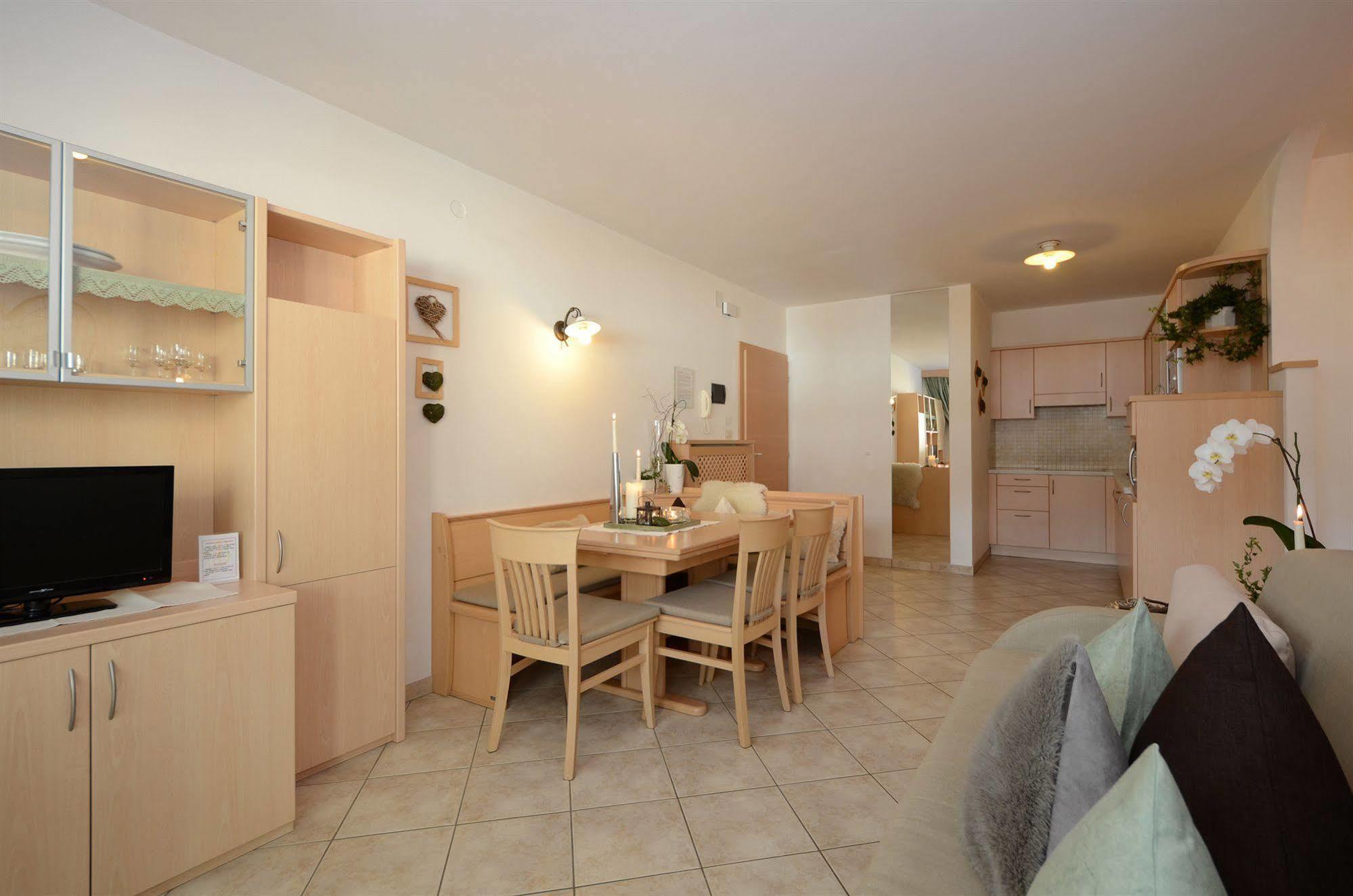 Mason La Zondra Aparthotel Vigo di Fassa Bagian luar foto