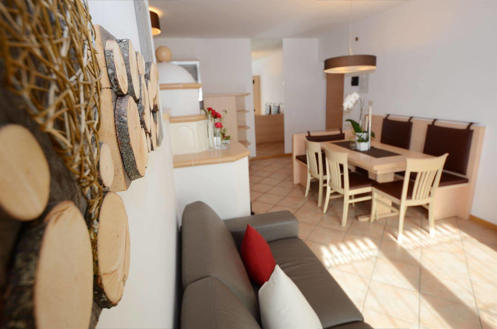 Mason La Zondra Aparthotel Vigo di Fassa Bagian luar foto